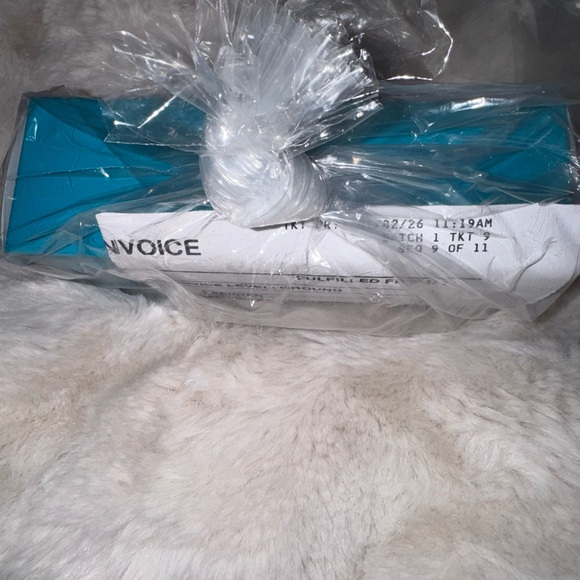 Tom Ford Neroli Portofino Hand Cream in Blue and Gold - Picture 4 of 8